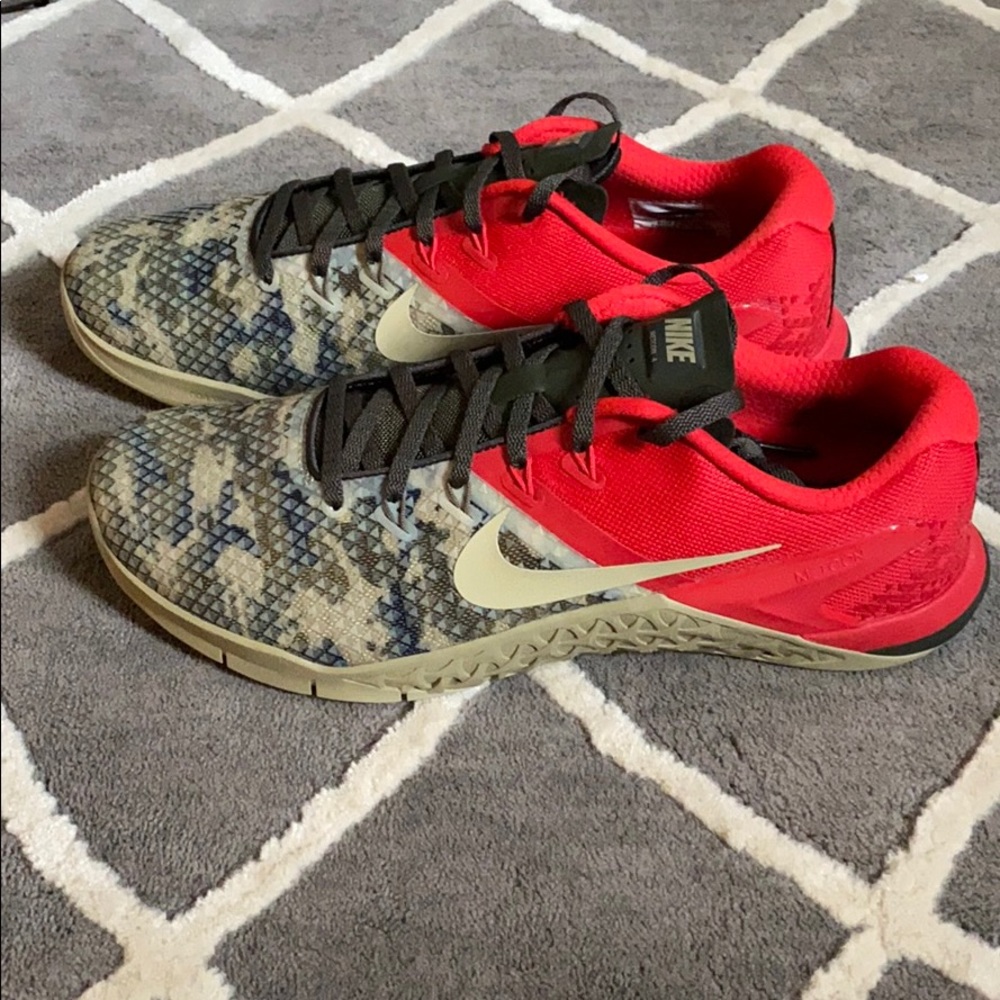 New- Men’s, 9.5 Nike Metcon 4 Series